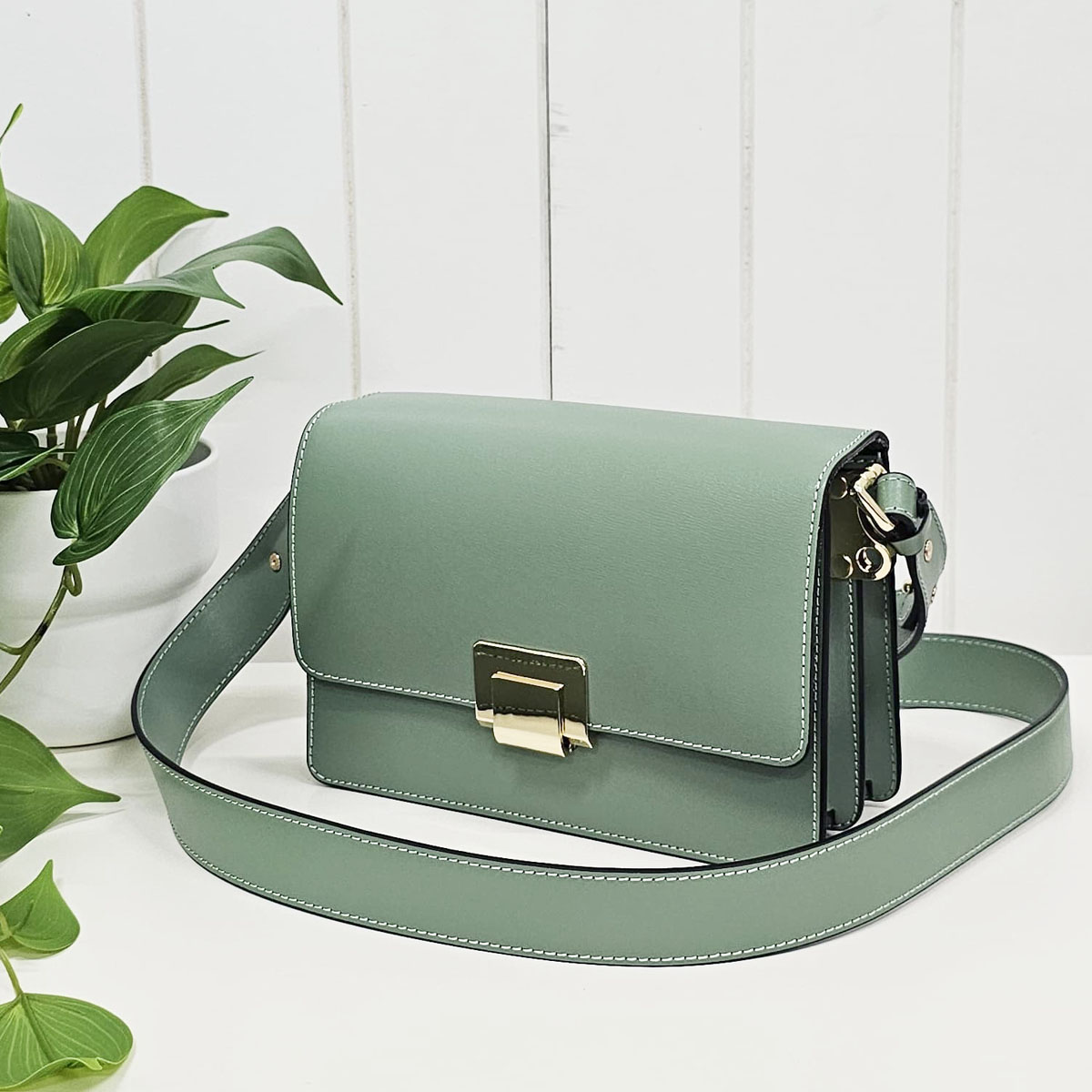 geanta-crossbody-cu-bareta-